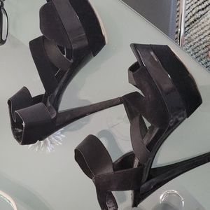 Jessica Simpson heel
